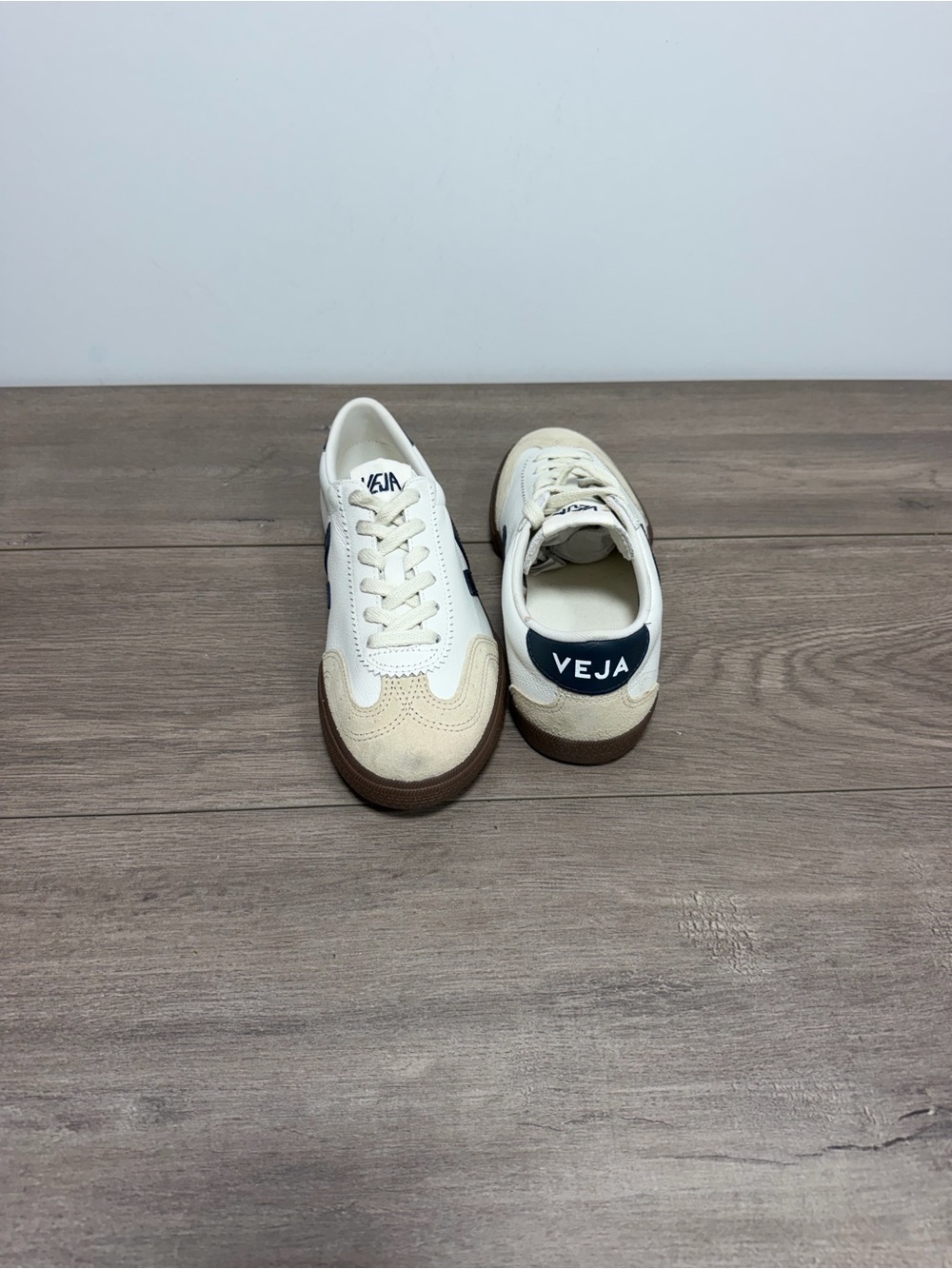 Used women Veja Volley Leather Sneakers size 7 - Picture 7 of 10